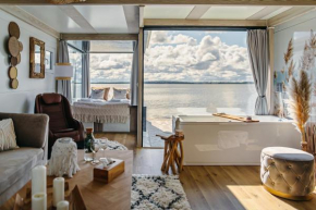 Отель Domki na wodzie - HT Houseboats - with sauna, jacuzzi massage chair  Мельно